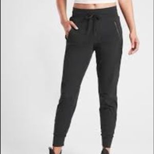 Athleta Trekkie north jogger